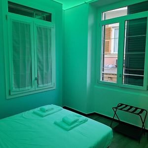 Camera economica con letto king size